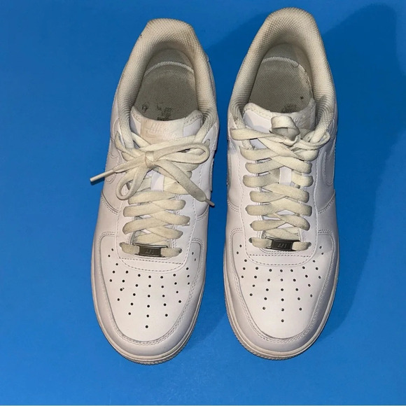 Nike Air Force 1 Triple White CW2288-111 Casual Sneakers Mens Size US 9.5 - Picture 5 of 11